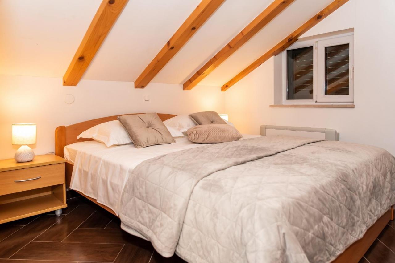 Apartments Sutalo ツァヴタット エクステリア 写真