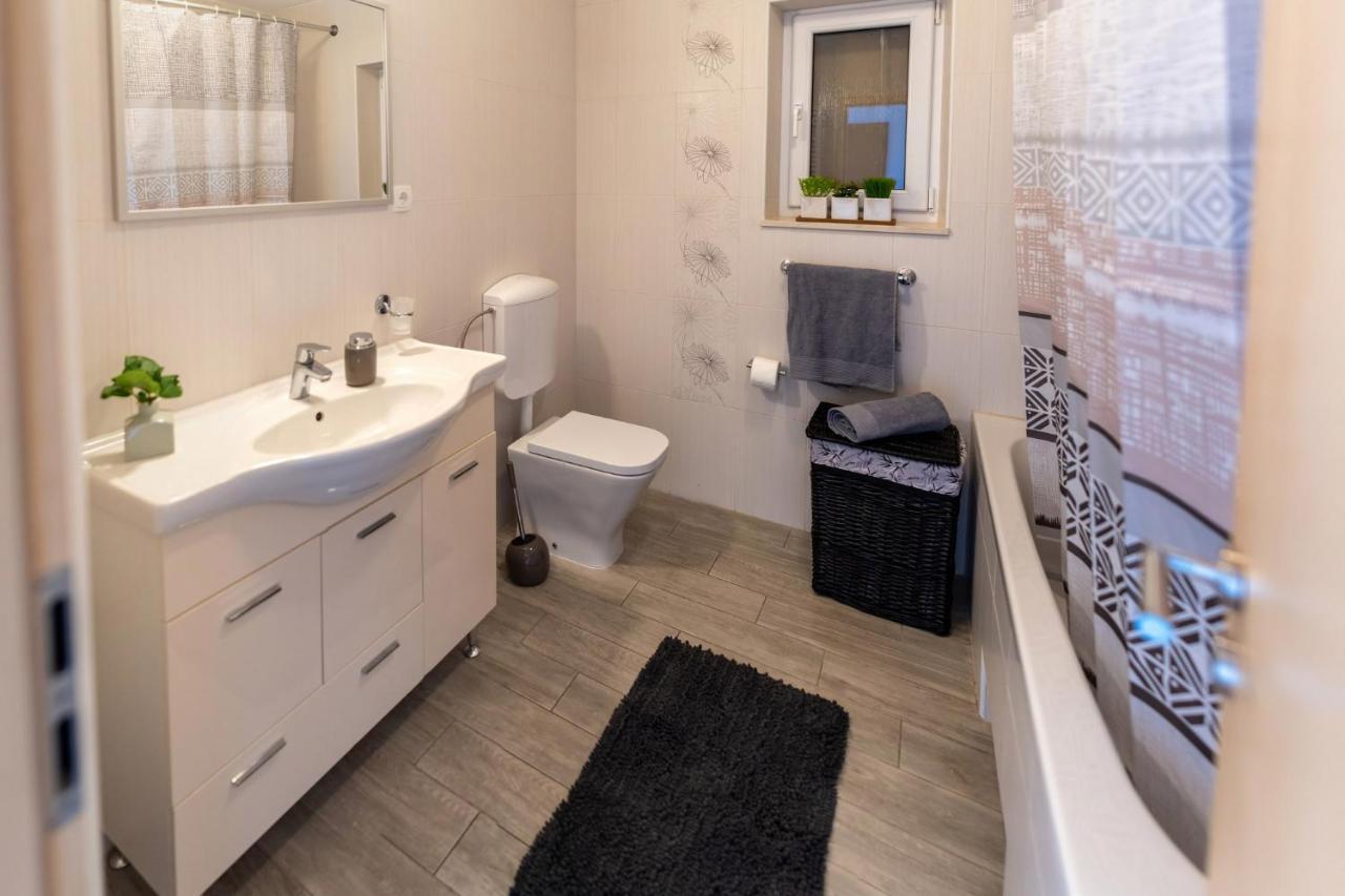 Apartments Sutalo ツァヴタット エクステリア 写真