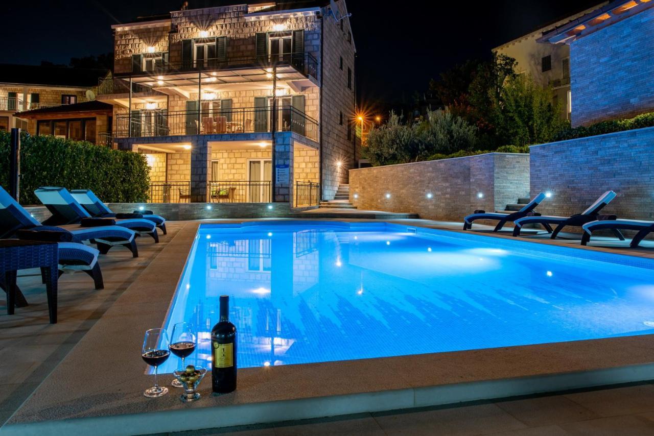 Apartments Sutalo ツァヴタット エクステリア 写真