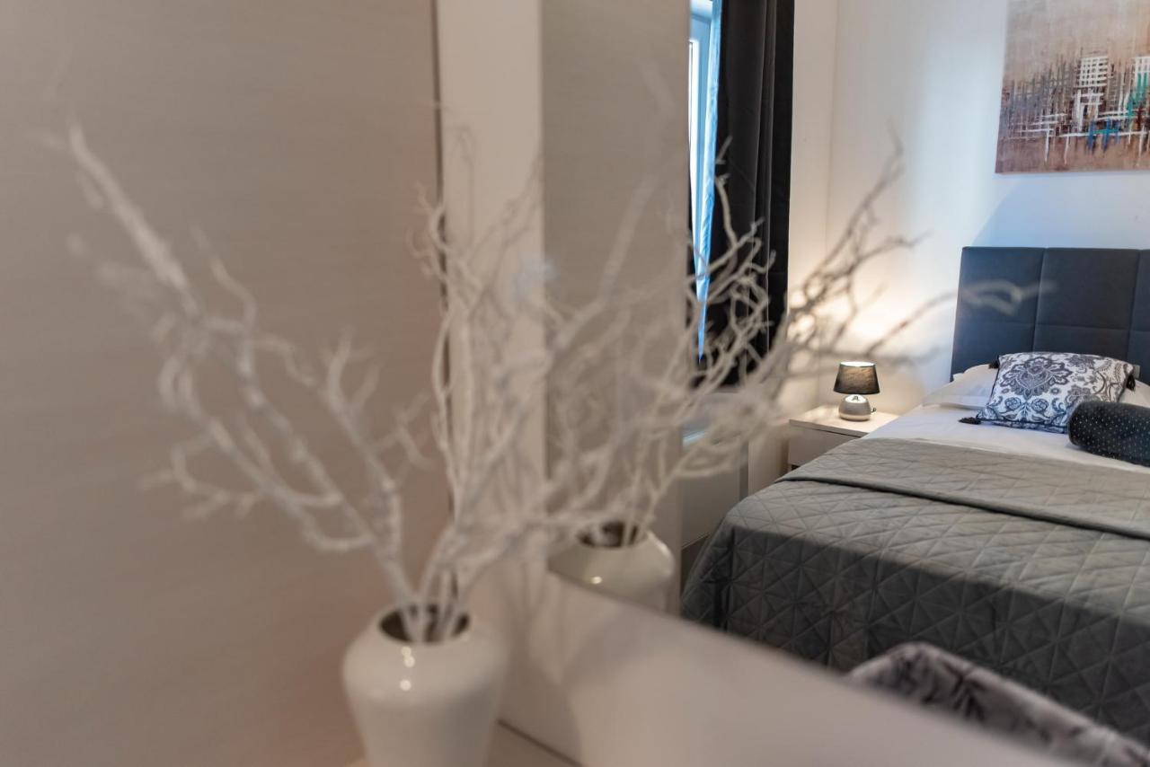 Apartments Sutalo ツァヴタット エクステリア 写真