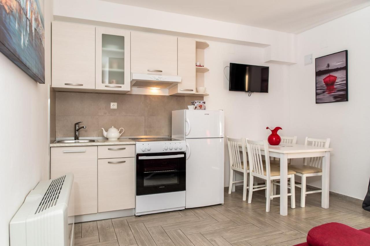 Apartments Sutalo ツァヴタット エクステリア 写真