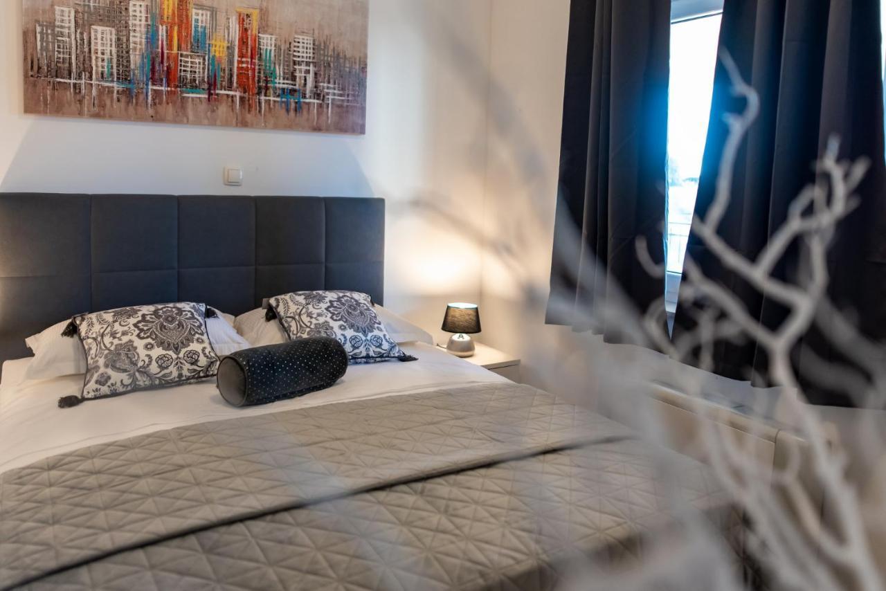 Apartments Sutalo ツァヴタット エクステリア 写真